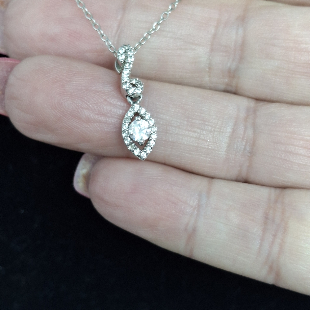 Elegant Silver Pendant Necklace